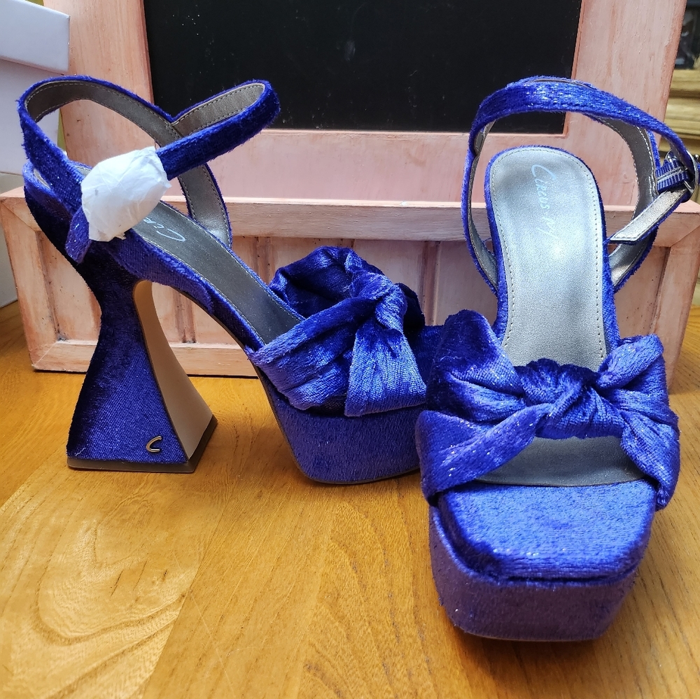 Formal heel shoes
